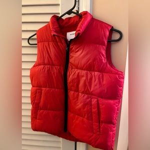 Old Navy boys size 8 red puffer vest with fleece lining, zipper closure